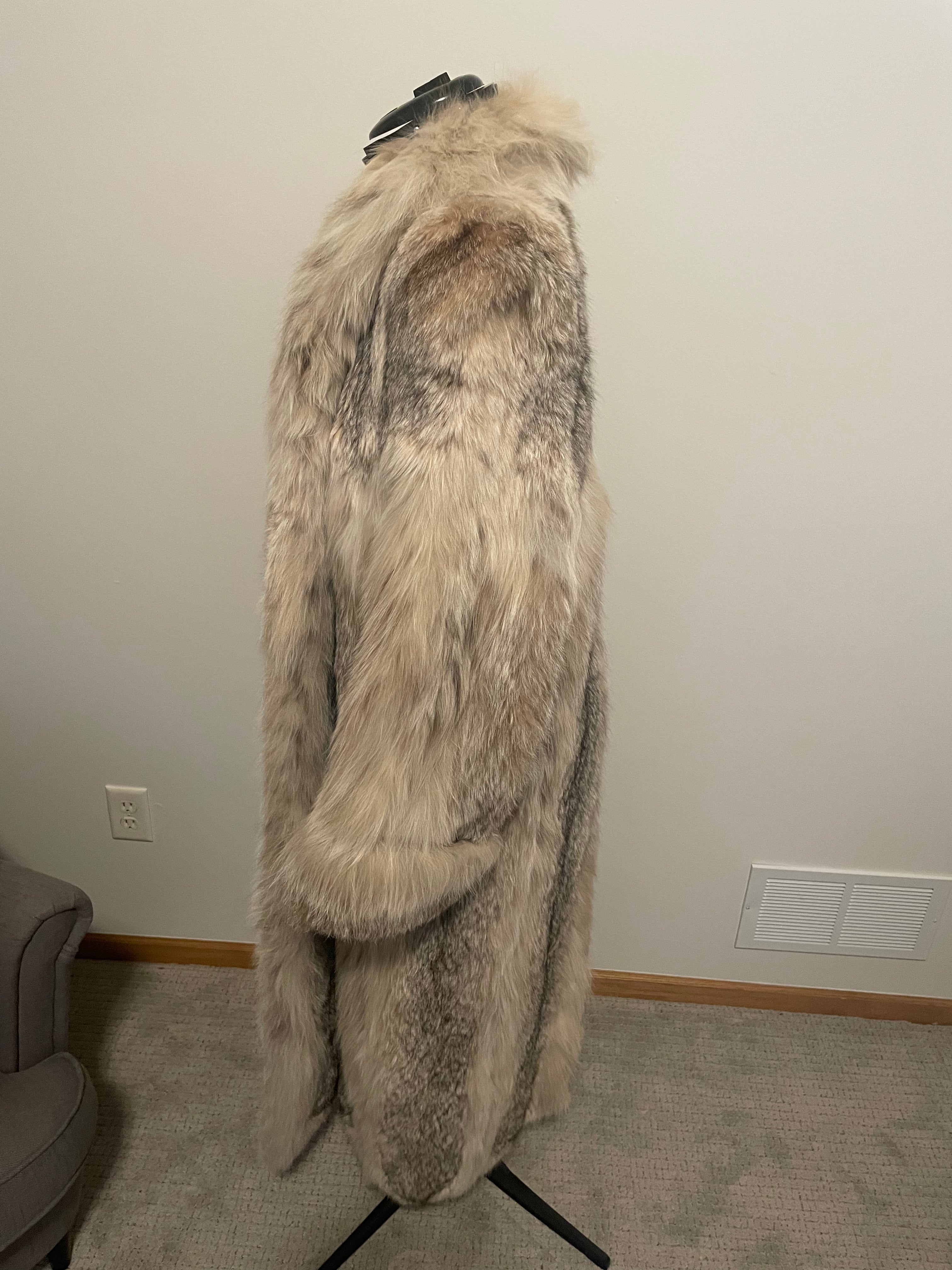 Vintage Natural Lynx Fur Full-Length Coat – Luxurious Statement Piece Size Large