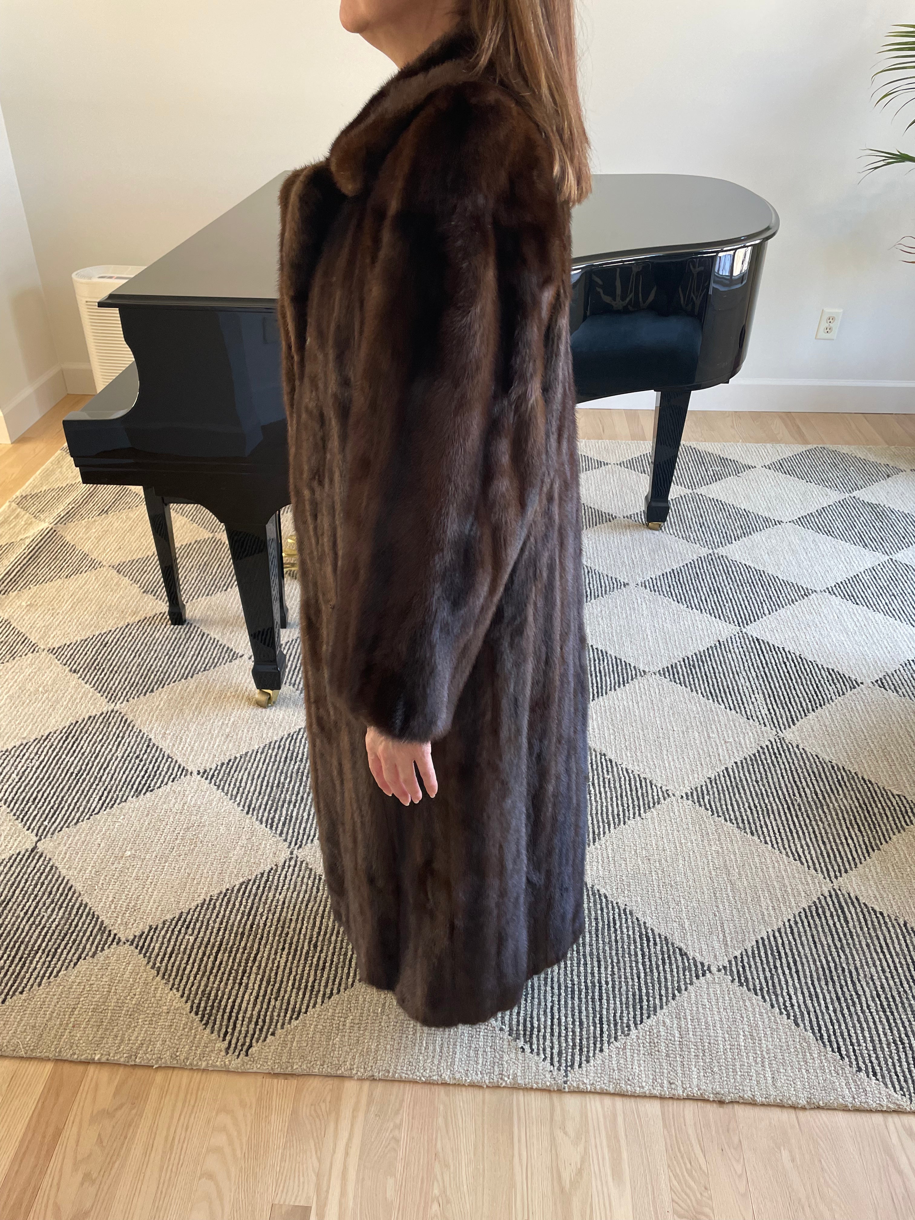 Vintage Lunaraine Full-Length Mink Fur Coat – Rich Dark Brown – Women’s Luxury Winter Fur Size Medium