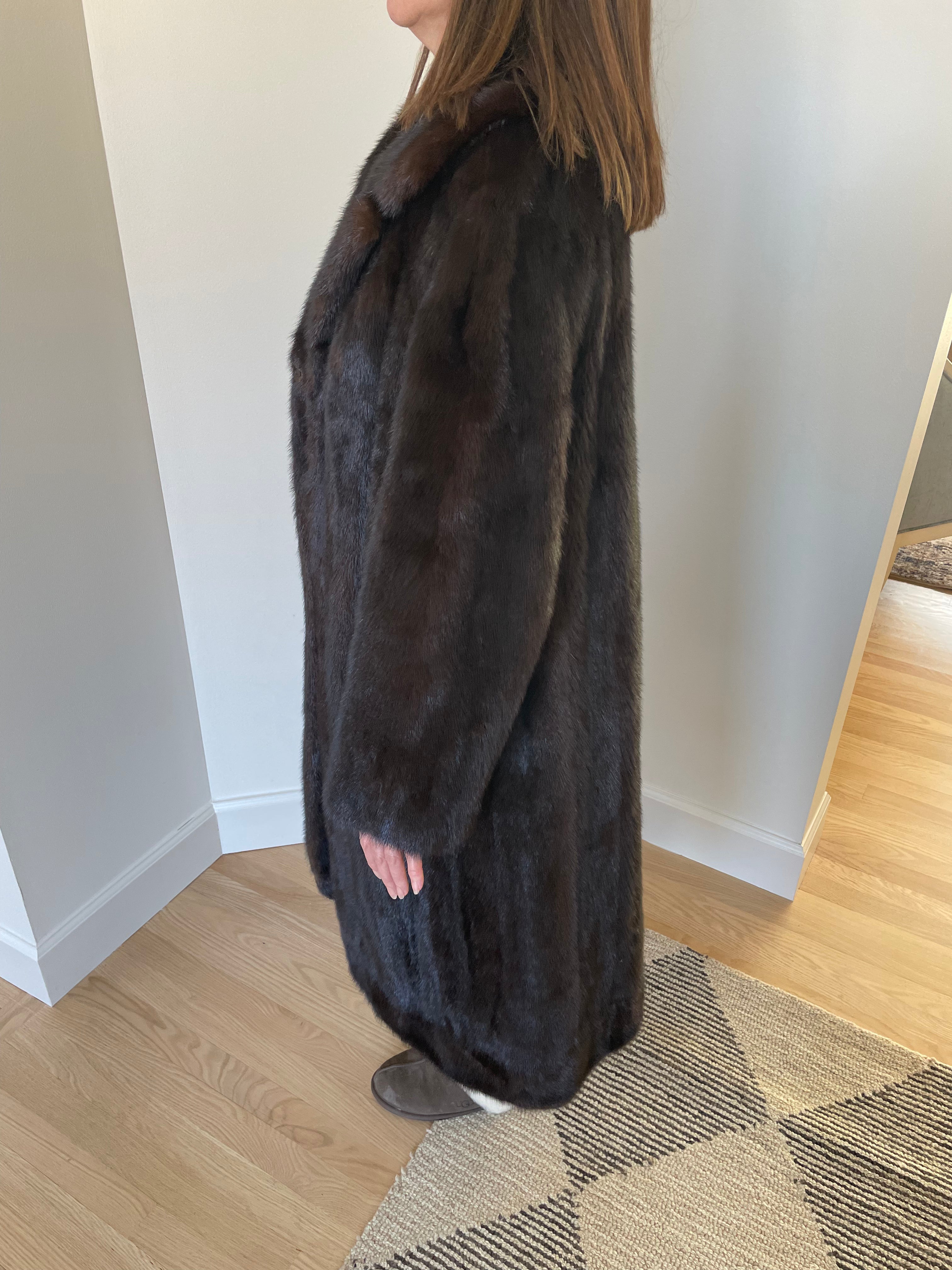 Untitled Vintage Mink Fur Coat – Deep Espresso / Dark Mahogany Brown Size Large