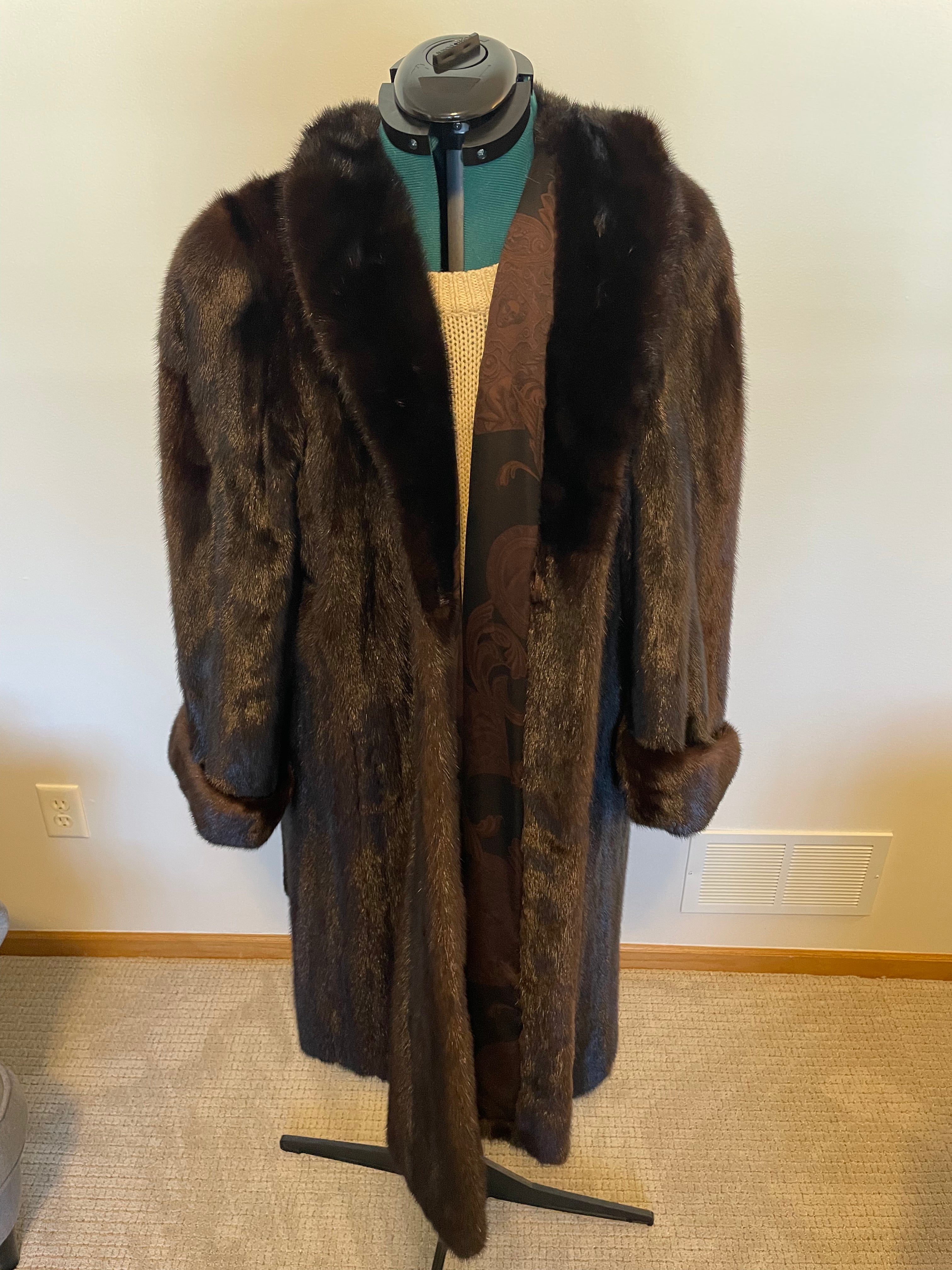 Vintage Dark Brown Mink Fur StrollerPeter Wolf • Full Let-Out • Women’s Large to Extra Large