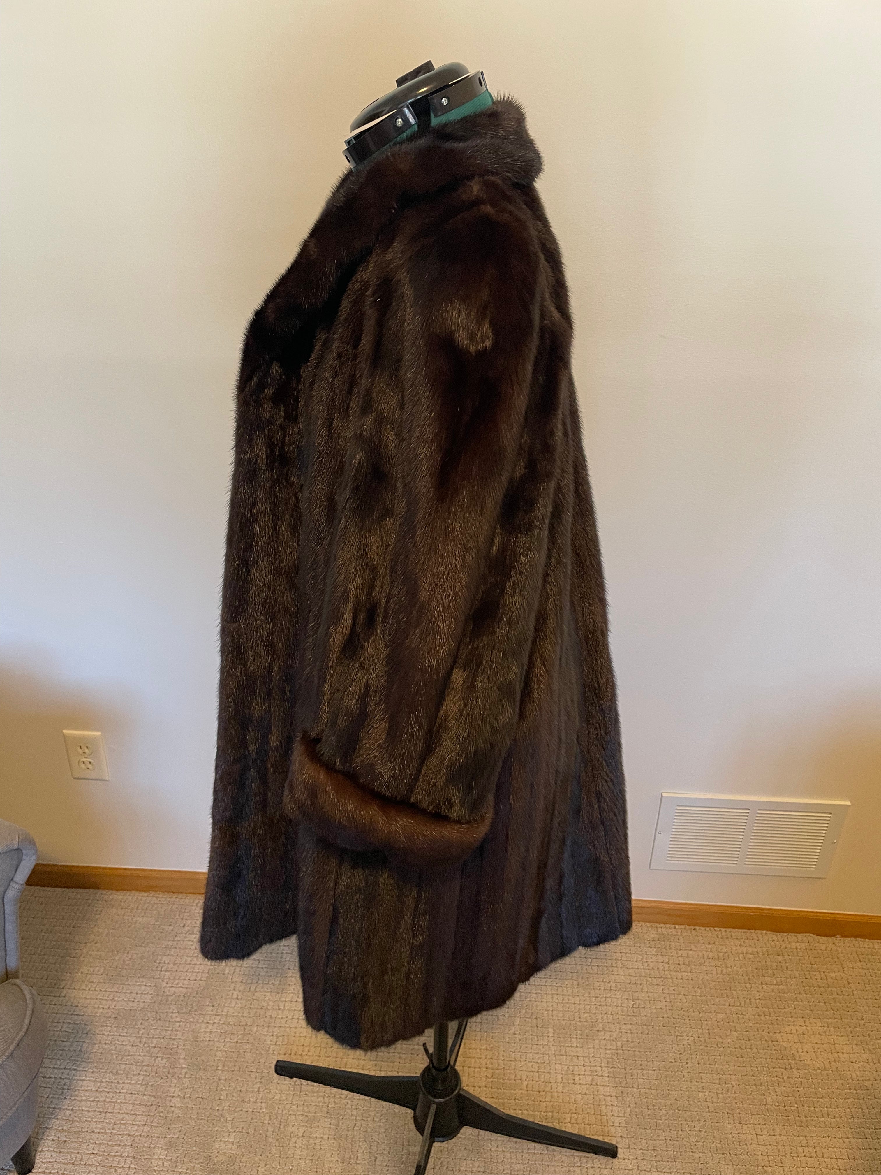 Vintage Dark Brown Mink Fur StrollerPeter Wolf • Full Let-Out • Women’s Large to Extra Large