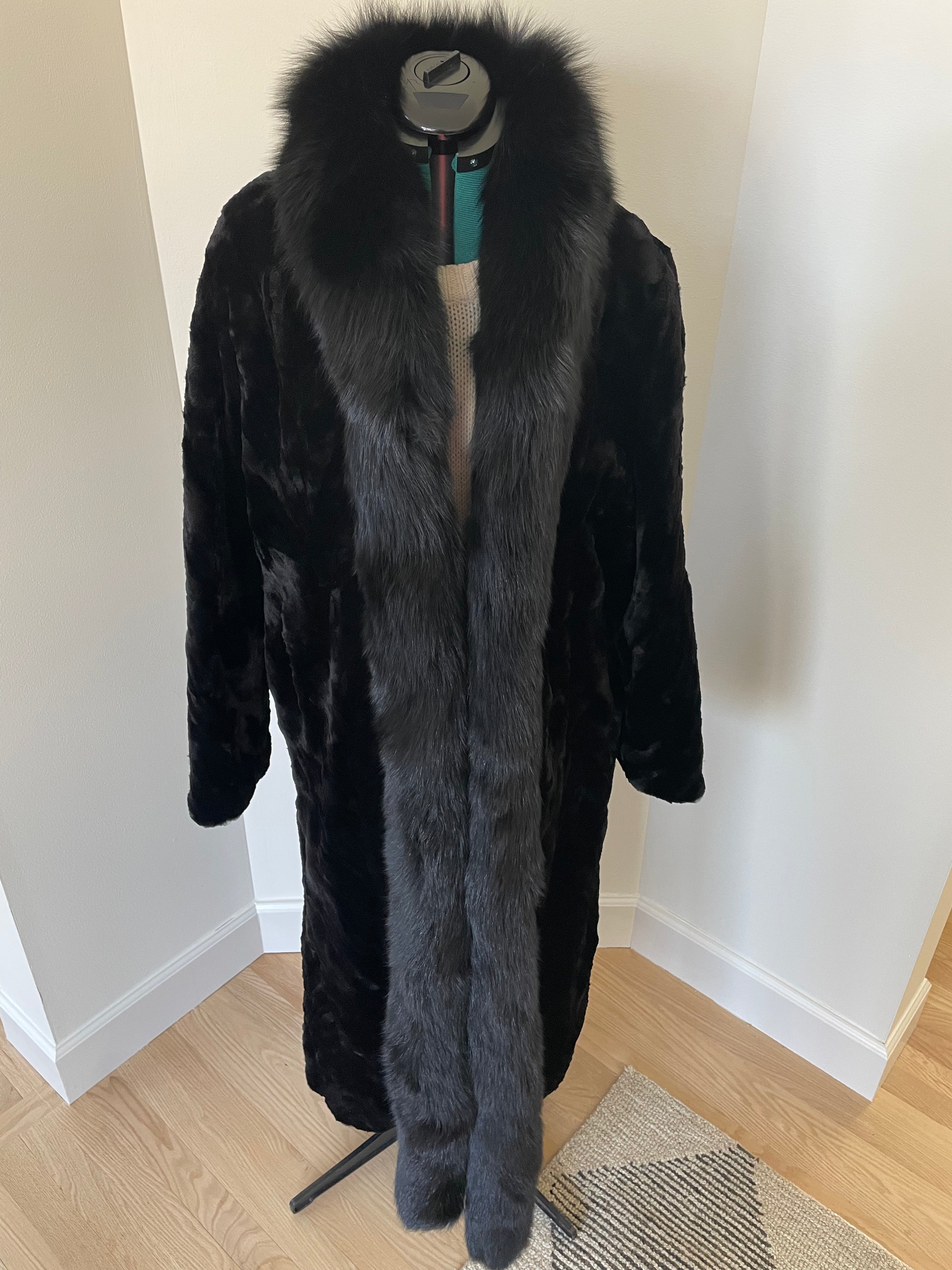 Reversible Chevron Sheared Mink Coat Featuring Full Fox Trim – Floor Length Size Medium to Large