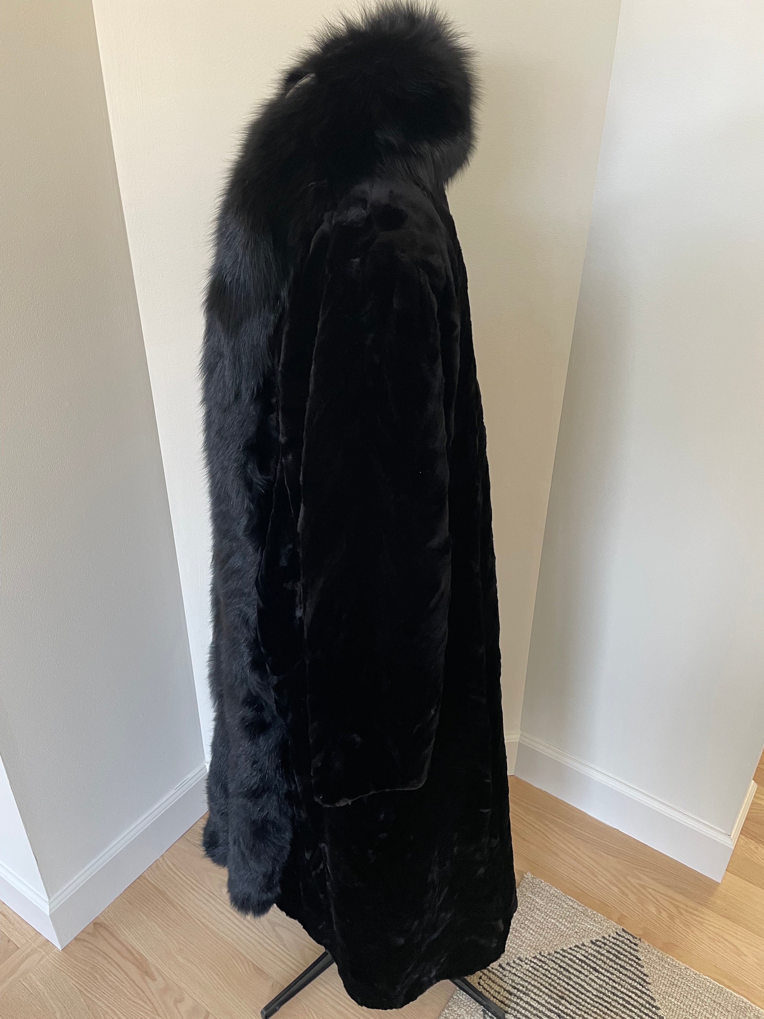 Reversible Chevron Sheared Mink Coat Featuring Full Fox Trim – Floor Length Size Medium to Large