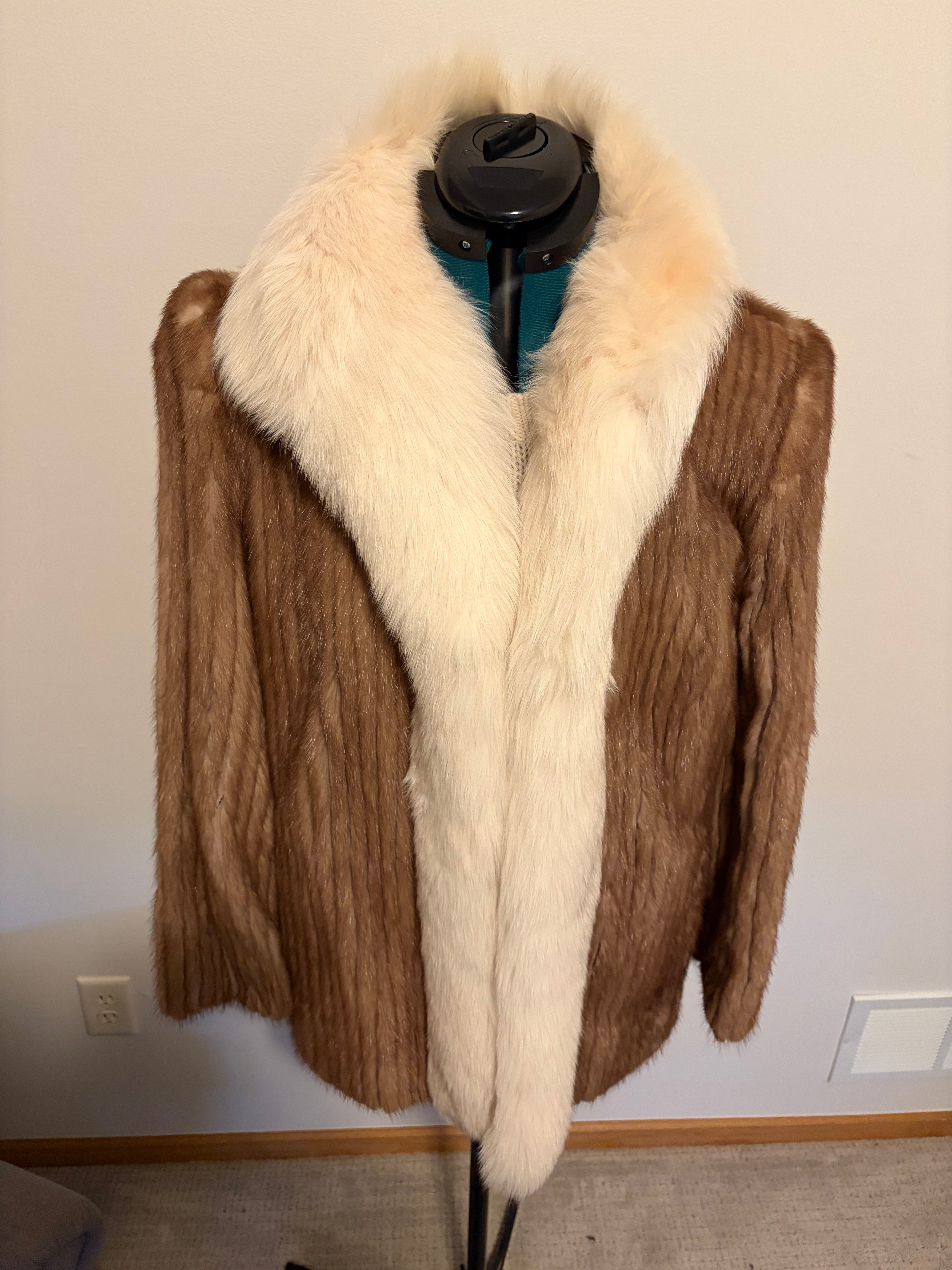 Vintage SAGA Ranch Mink Jacket with Ivory White Fox Shawl Collar – Women’s Small Medium