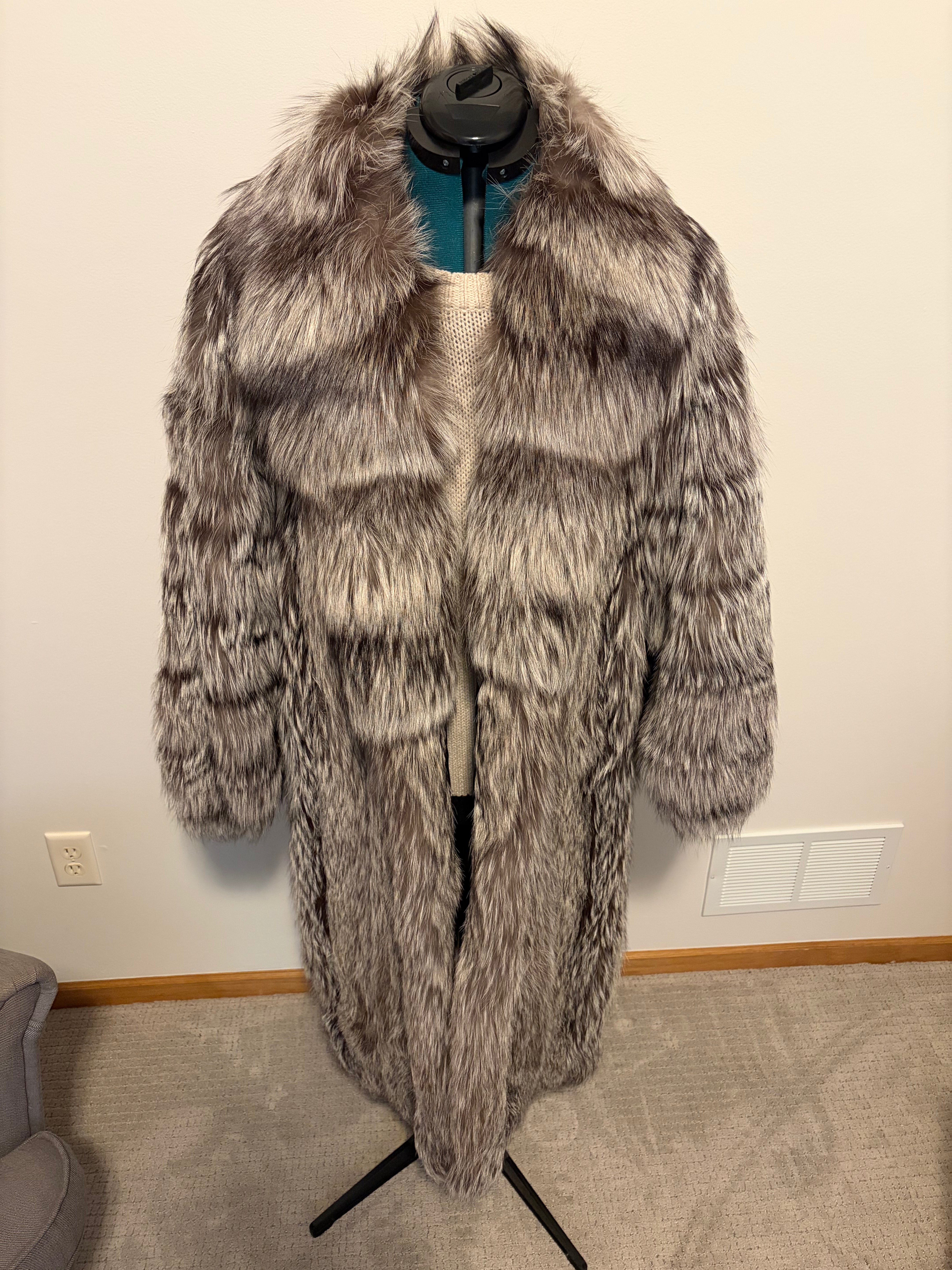 Vintage Silver Fox Fur Coat Full Length Cross Fox Shawl Collar Size M 48” Luxury Fur
