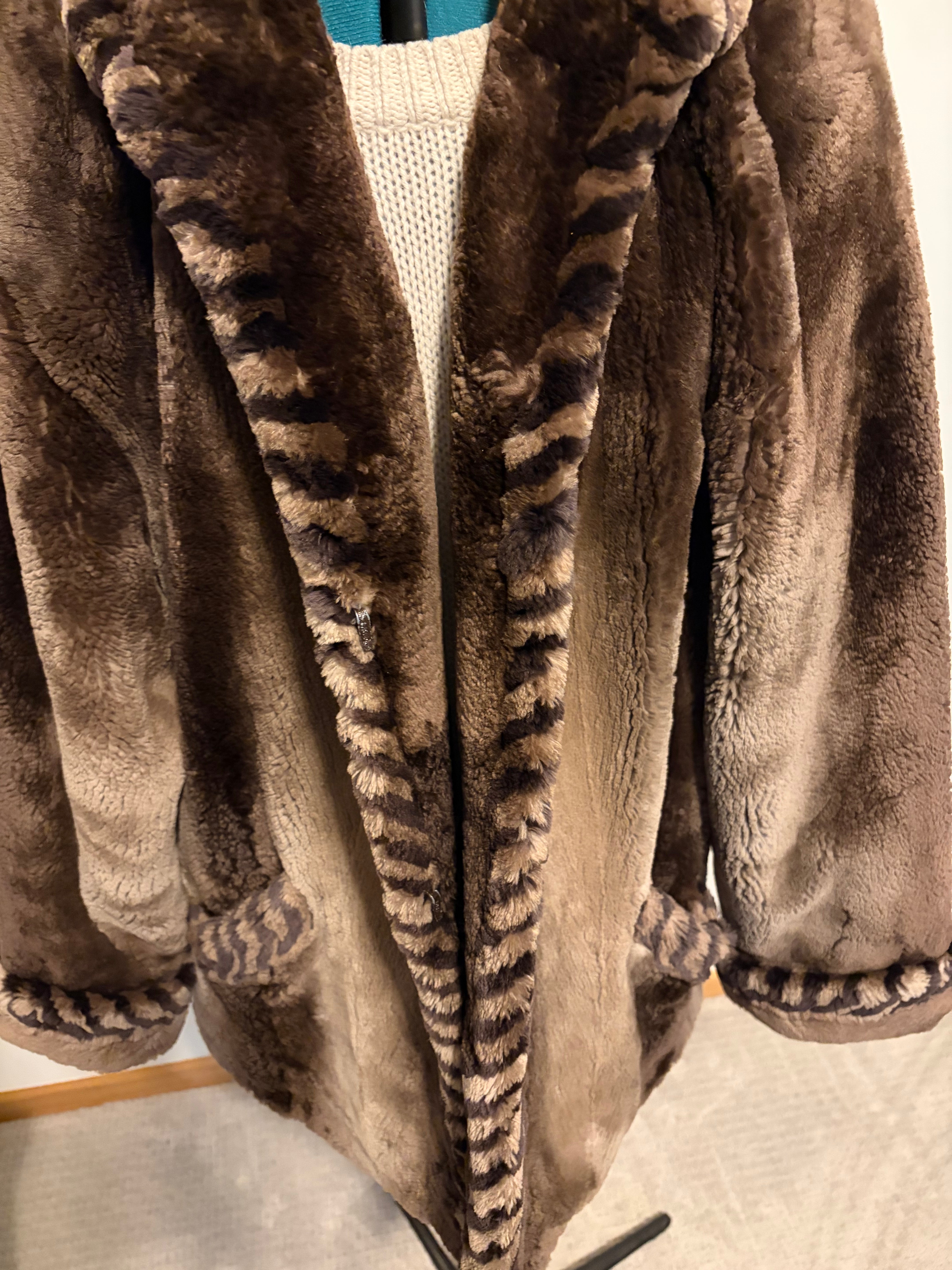 Vintage Sheared Beaver “Phantom” Fur Jacket – Rich Brown, Shawl Collar, 31” Length Size Med to Large