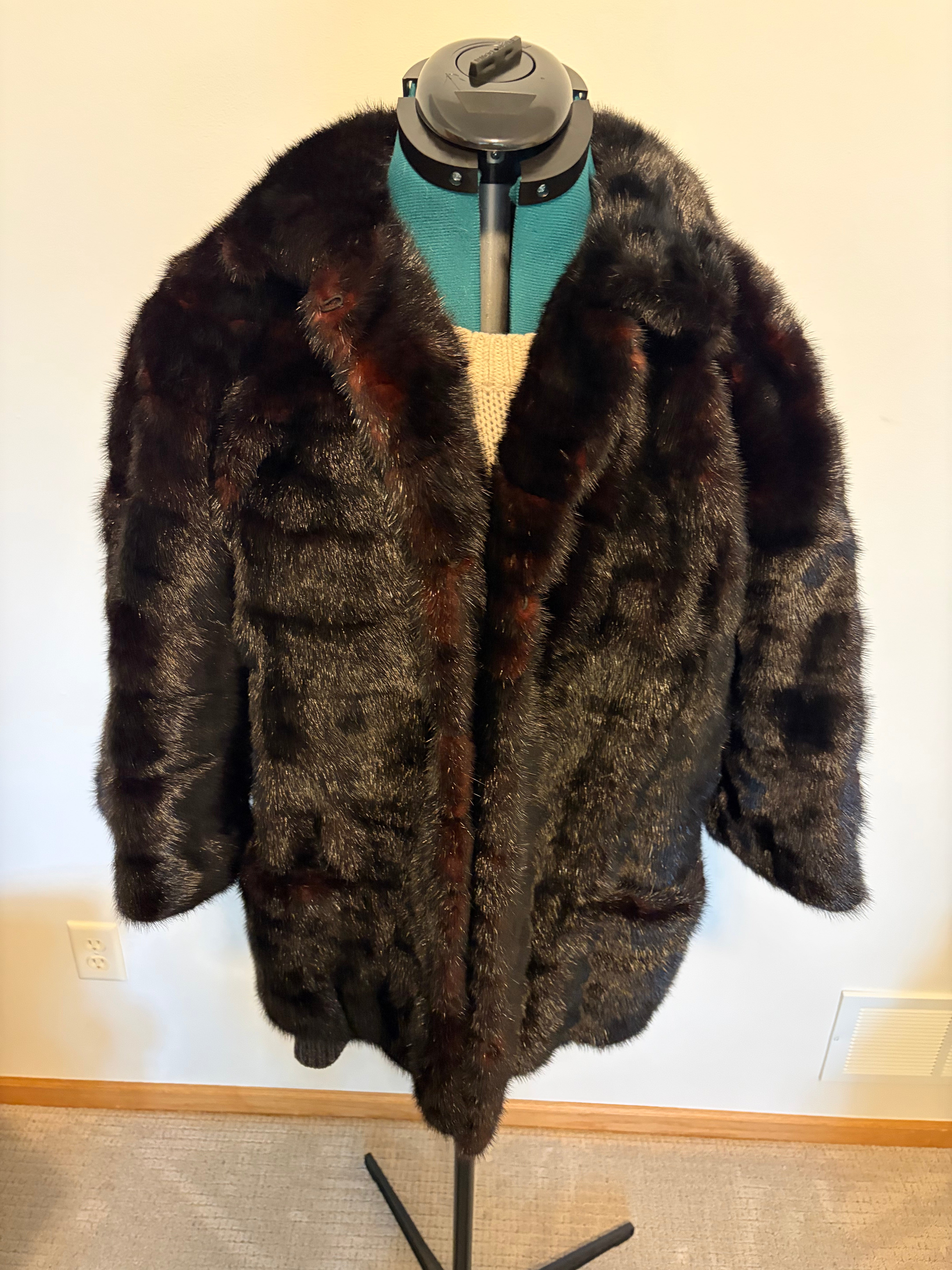 Vintage Dark Ranch Female Mink Jacket with Shawl Collar & Patch Pockets – Women’s Medium