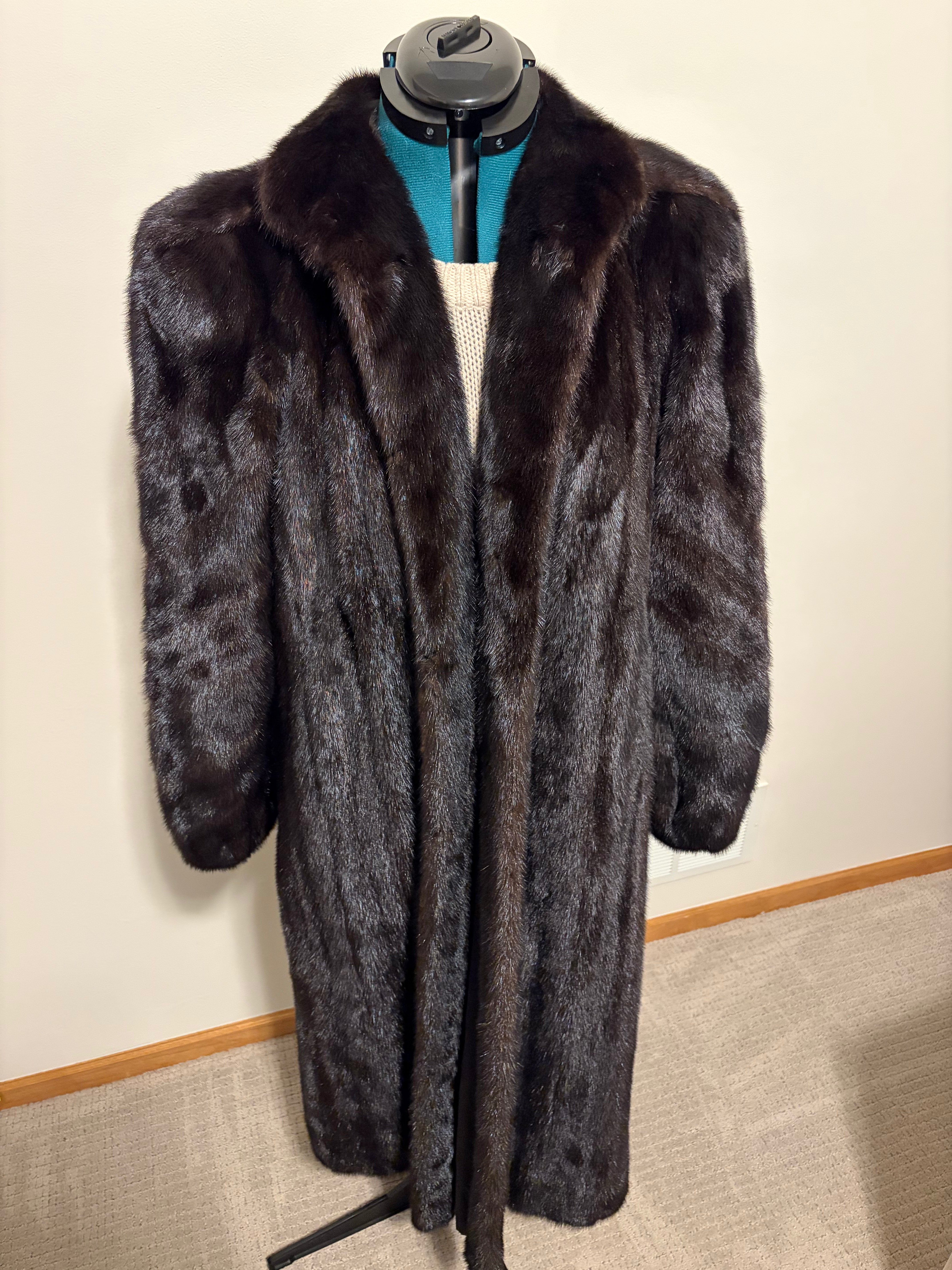 Title: Vintage Jerry Sorbara New York Dark Ranch Mink Fur Coat – Full Length – Large/XL