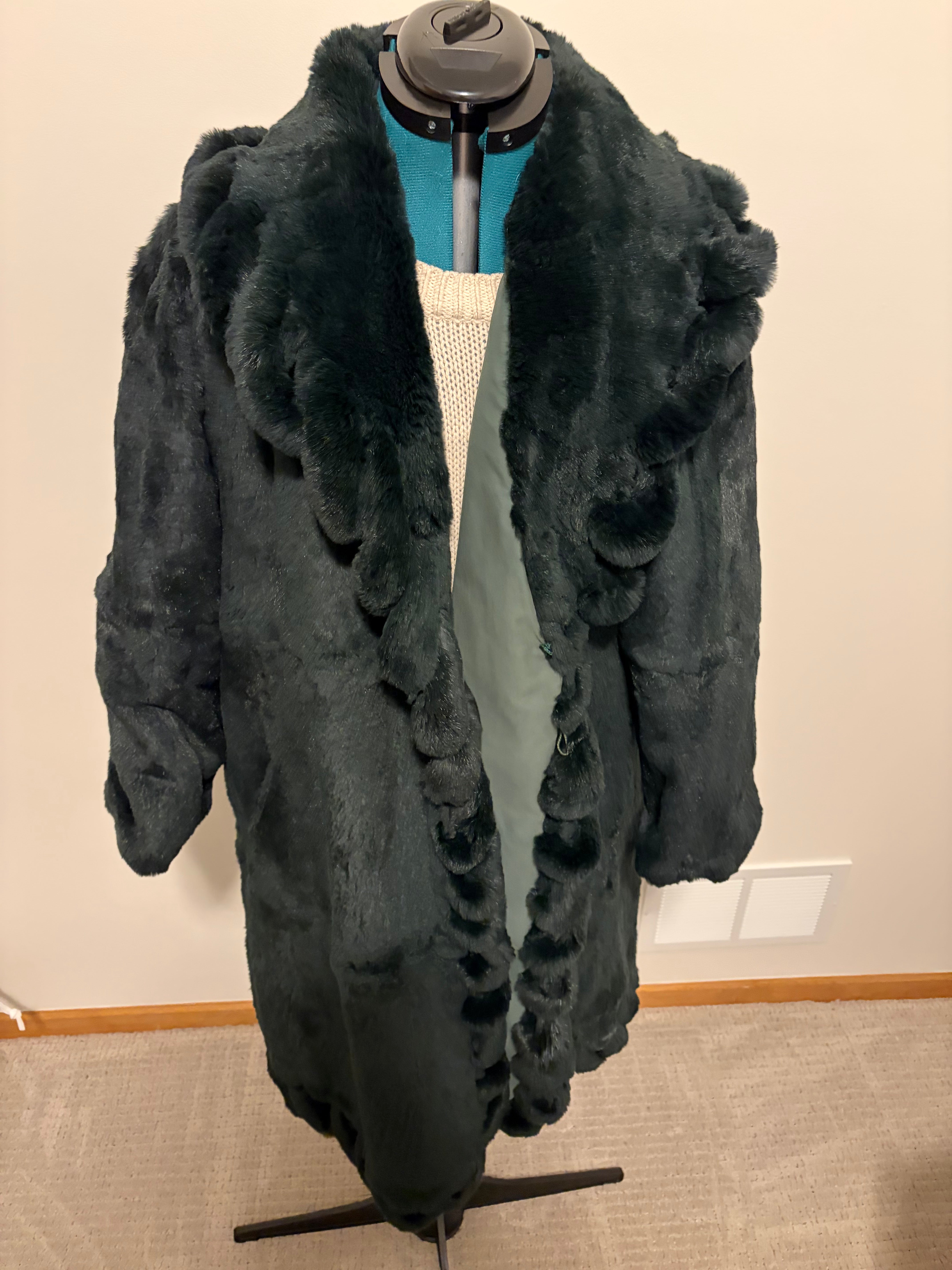Vintage Dark Green Sheared Fur Coat – Dramatic Scalloped Trim | Large Sweep Size Large XL