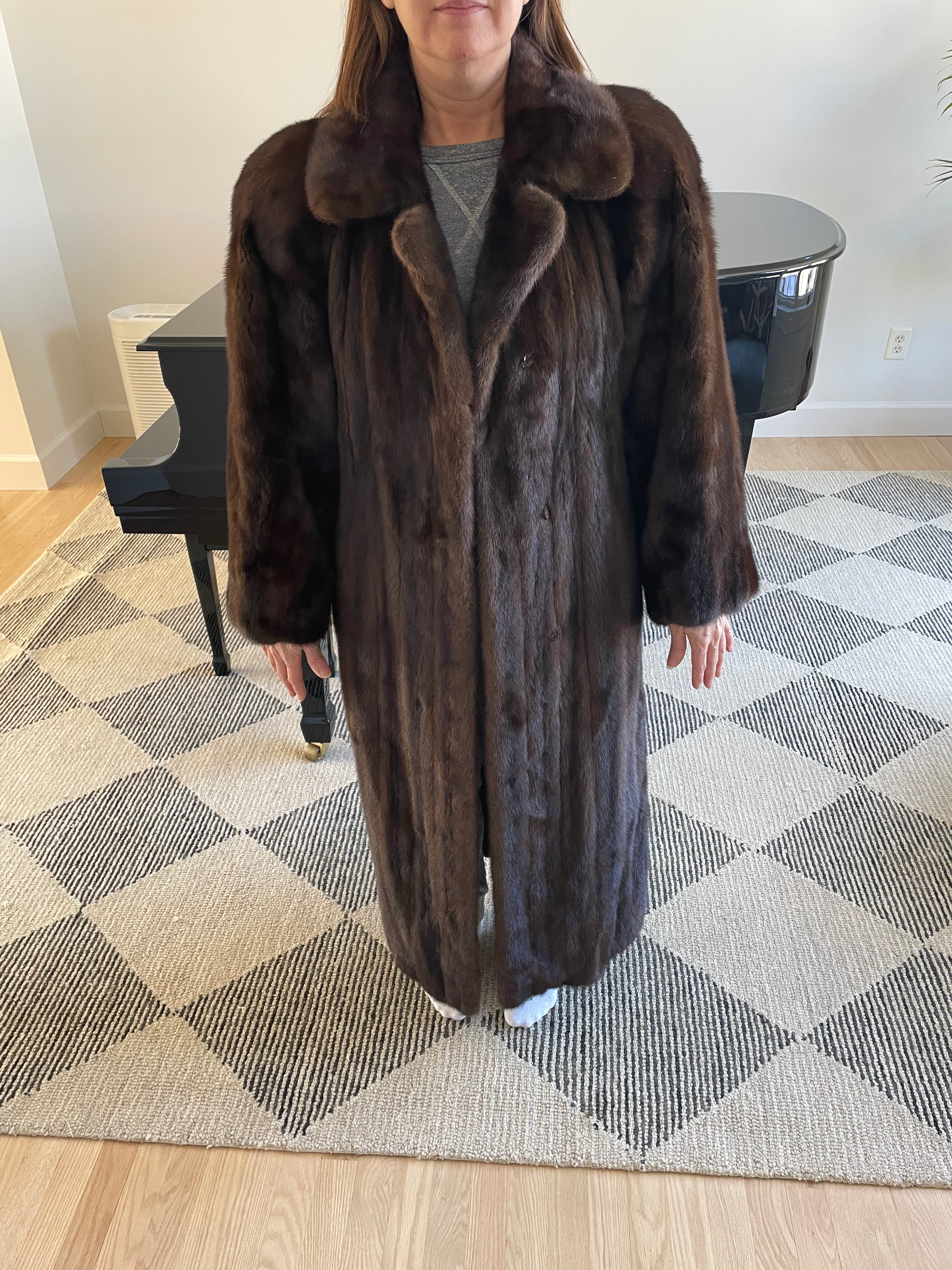 Vintage Lunaraine Full-Length Mink Fur Coat – Rich Dark Brown – Women’s Luxury Winter Fur Size Medium