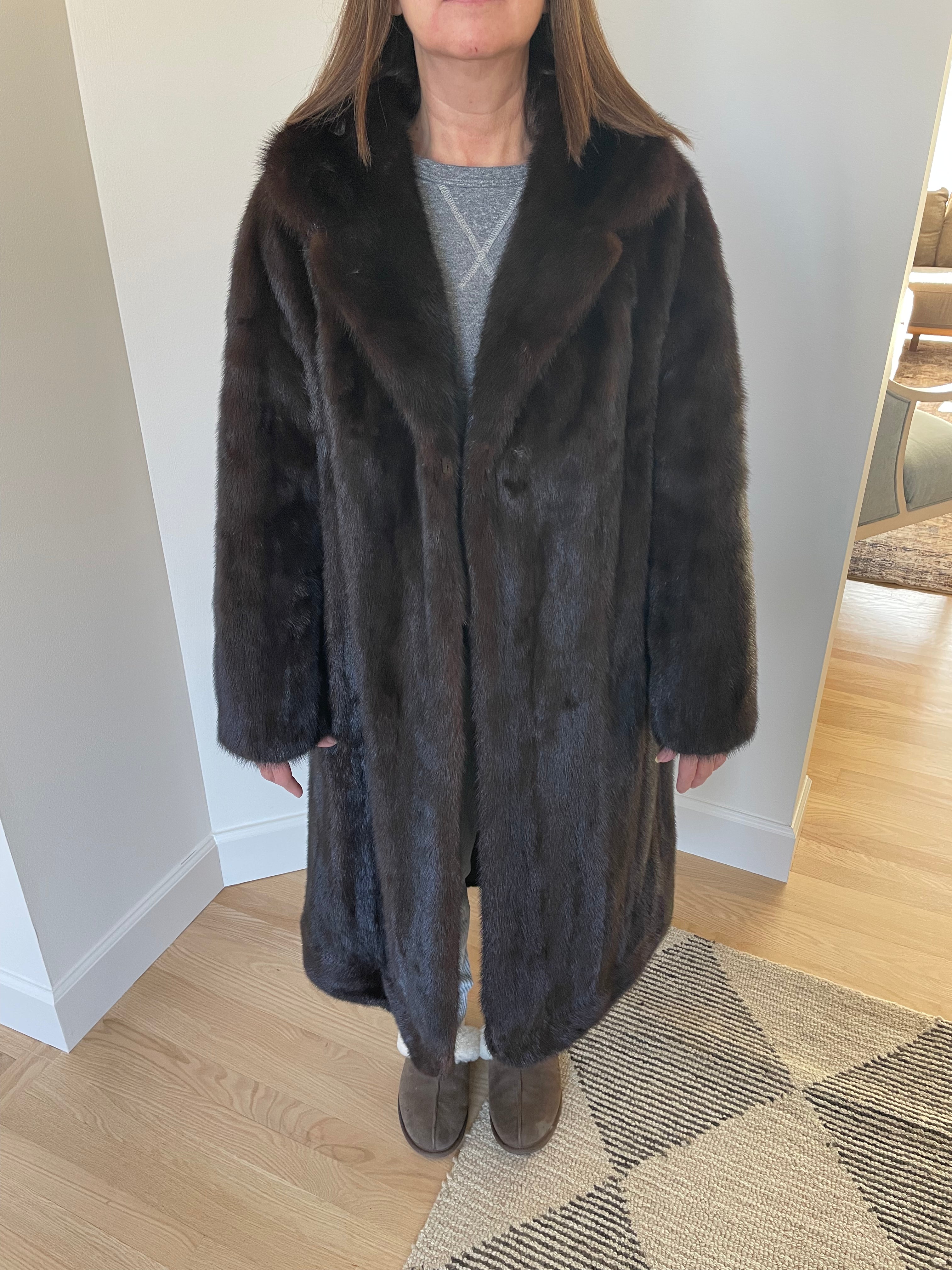 Untitled Vintage Mink Fur Coat – Deep Espresso / Dark Mahogany Brown Size Large