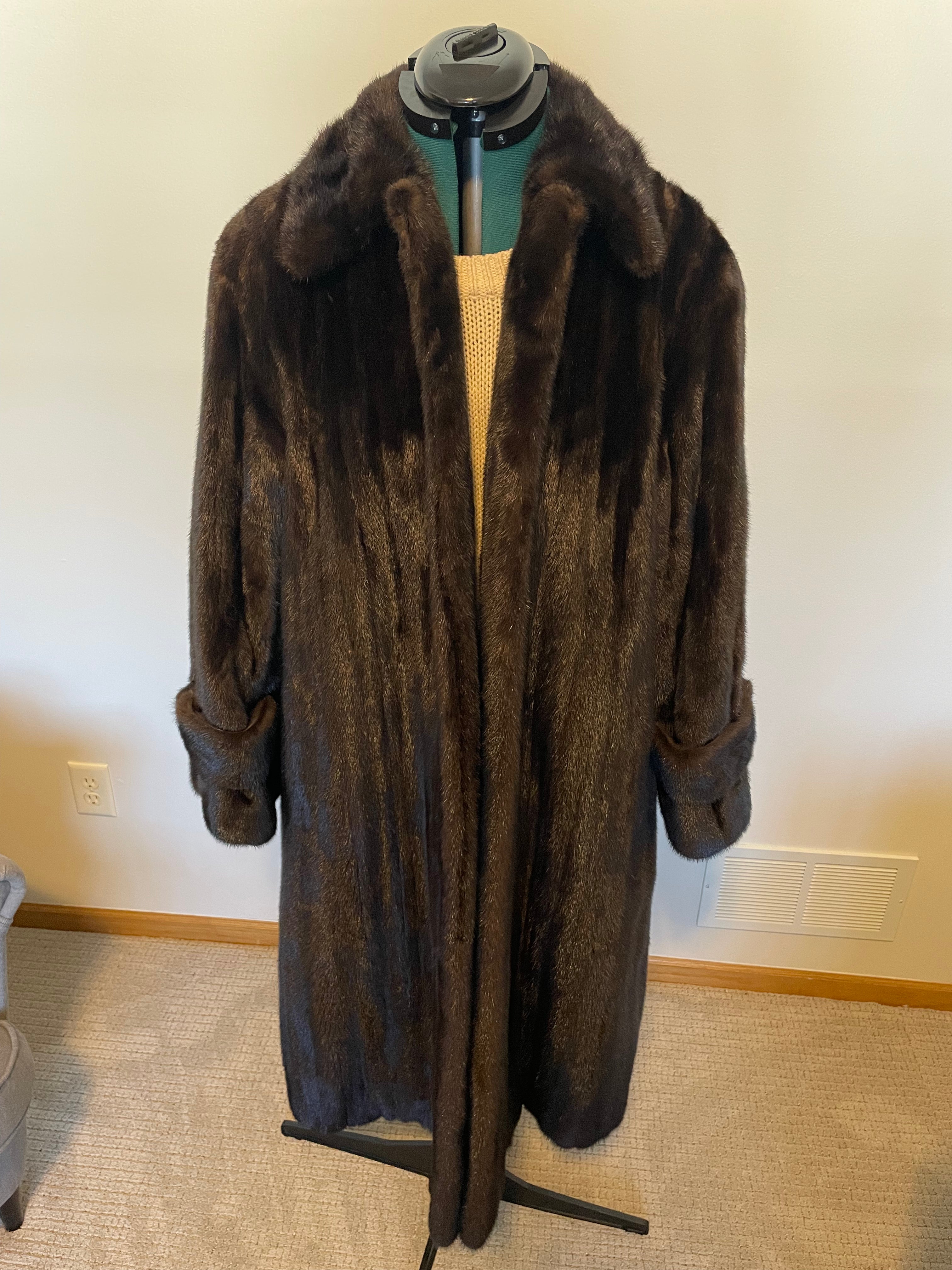 Vintage I.Magnin Full-Length Dark Brown Mink Fur Coat – Shawl Collar – Size Medium to Small Large