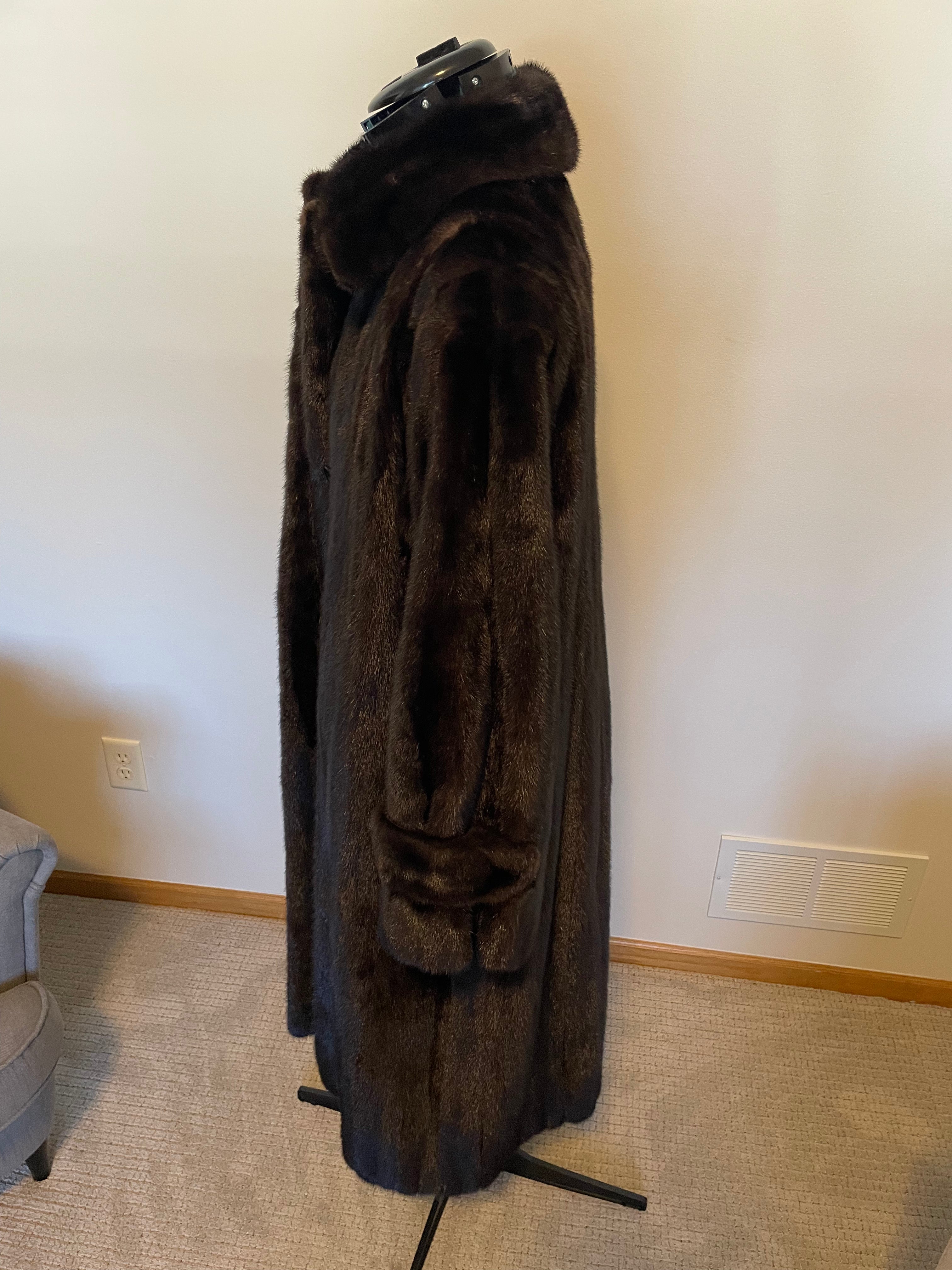 Vintage I.Magnin Full-Length Dark Brown Mink Fur Coat – Shawl Collar – Size Medium to Small Large