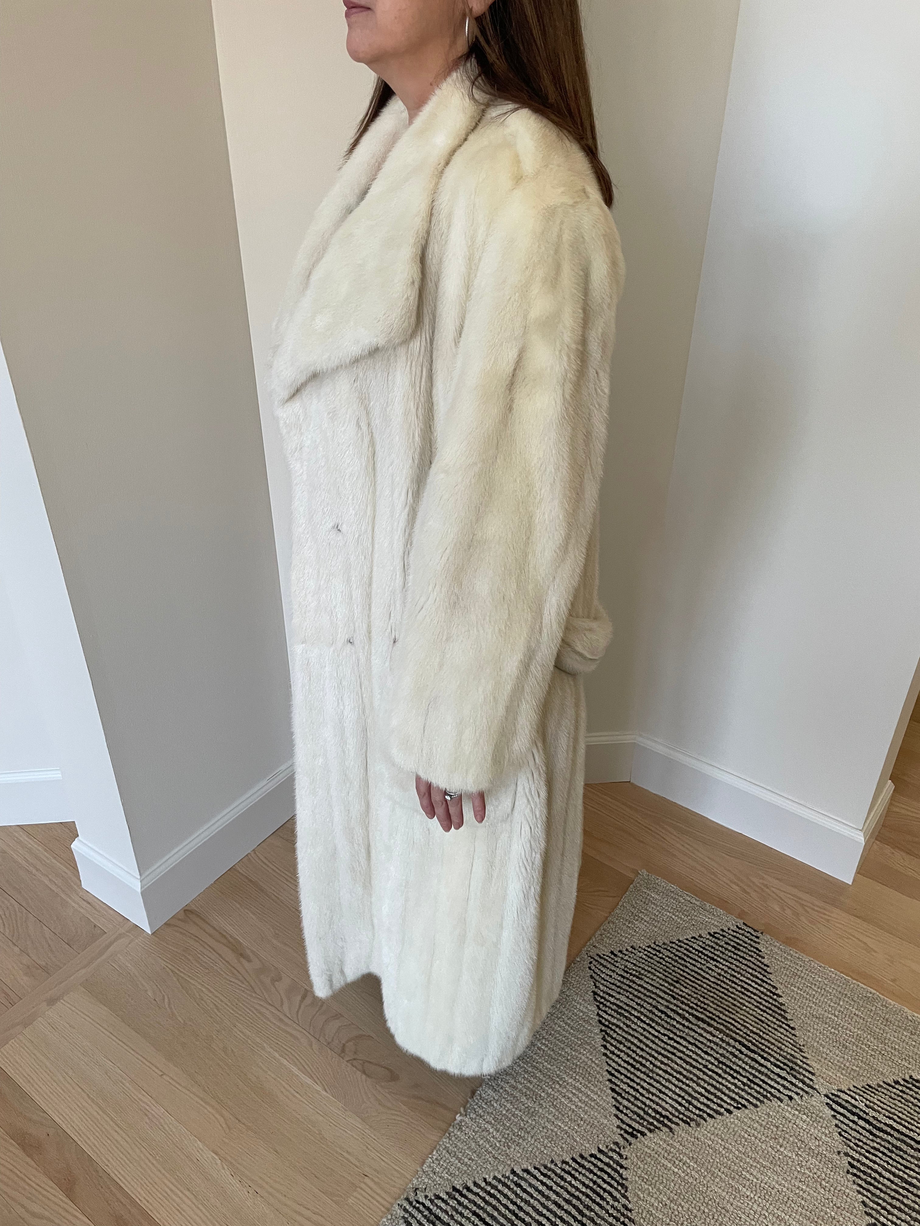 Stunning Ivory Full-Length Mink Coat with Sash and Patch Pockets Size Medium to Large